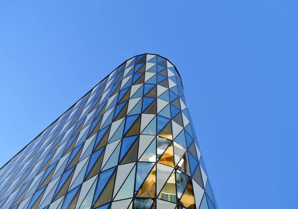 勇士对阵C罗，F1赛场竟出现替补席风波，现场观众离谱